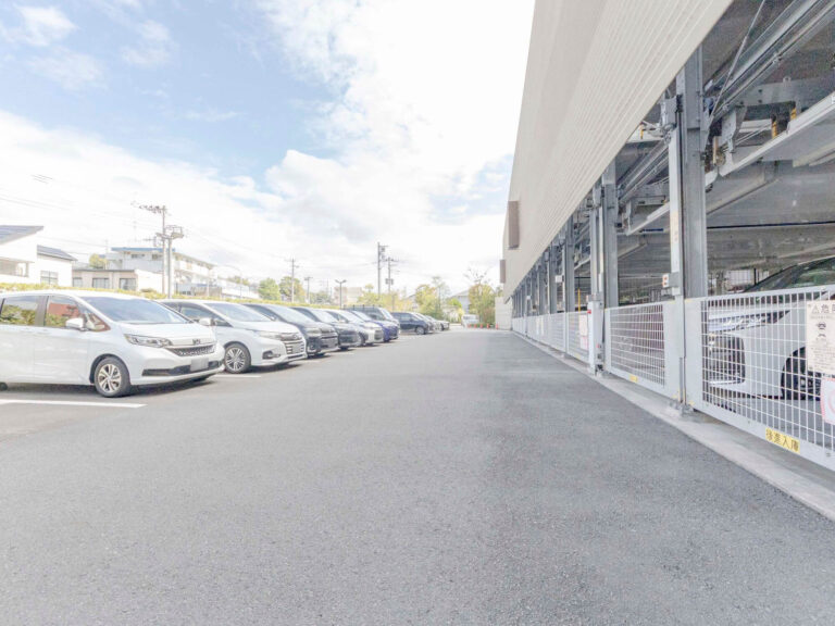 【駐車場】
