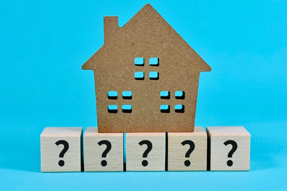 保土ヶ谷区で不動産買取を相談するイメージ（担当者と顧客の打ち合わせ）