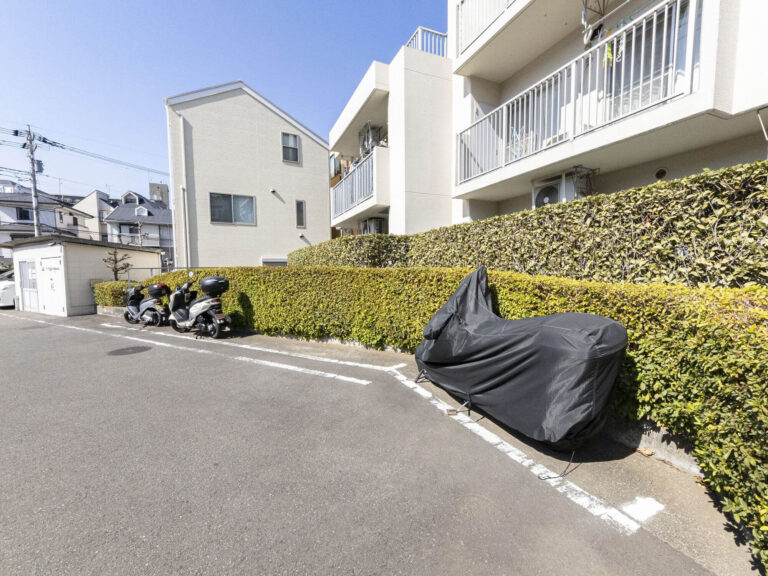 【バイク置き場】