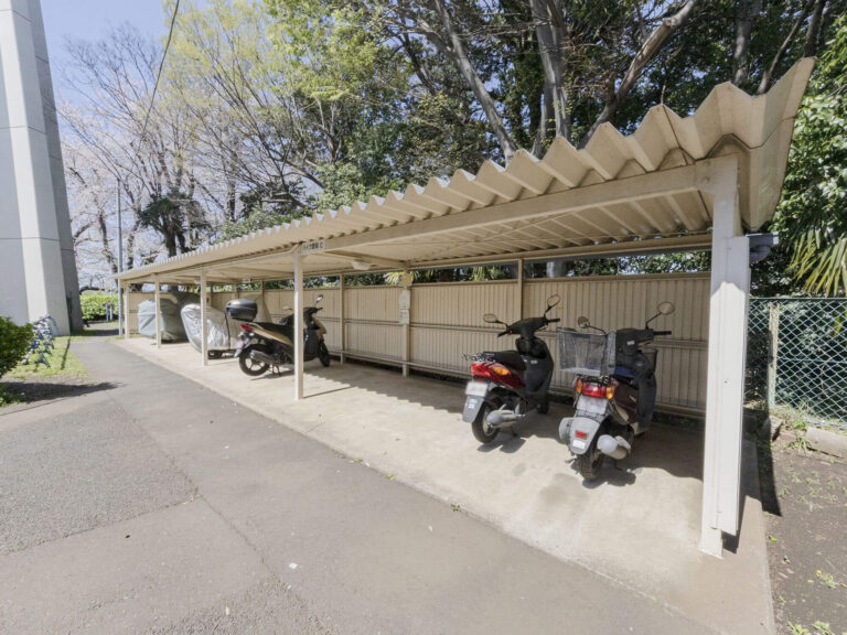 【バイク置き場】