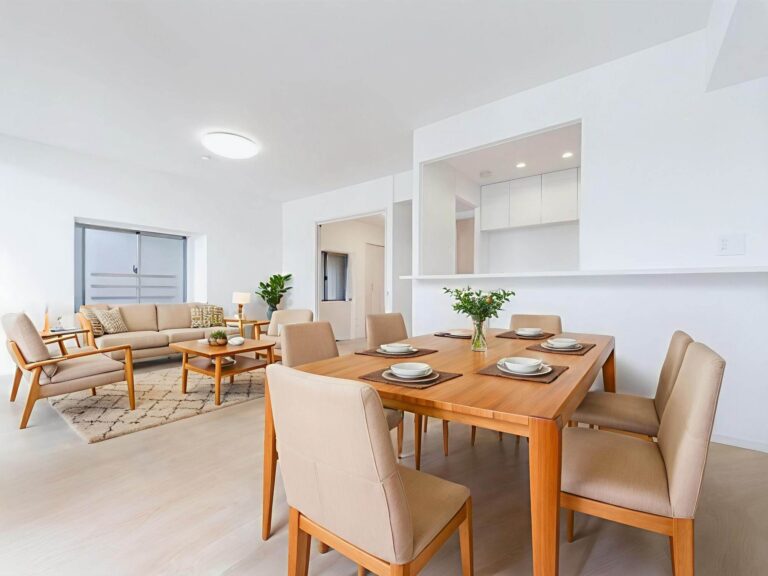 【LDK】約13.3帖※室内写真にCG合成で家具を配置した画像です。家具付きでの販売ではありません。