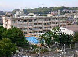 [小学校・中学校]横横須賀市立久里浜中学校まで650m(徒歩9分)