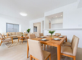 明るく開放的なリビングダイニングとゆとりあるダイニングスペース