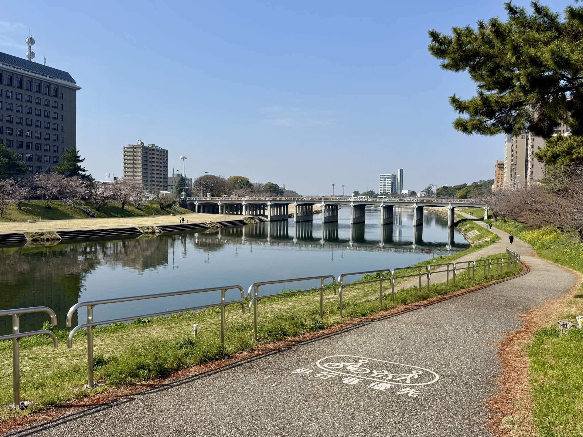 地域性・暮らしやすさを伝える横浜の街並み写真