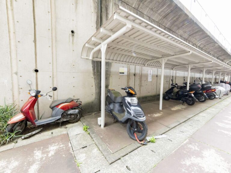 【バイク置き場】
