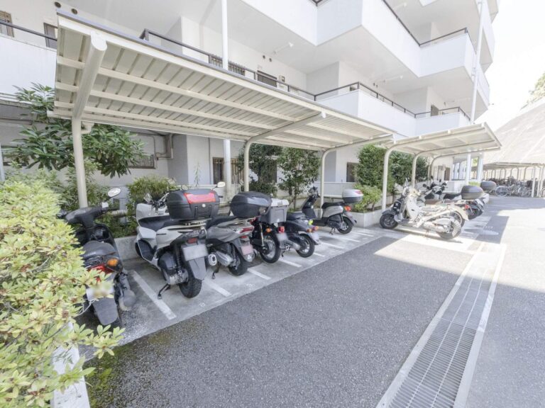 【バイク置き場】