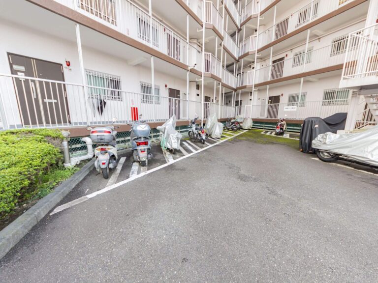 【バイク置き場】